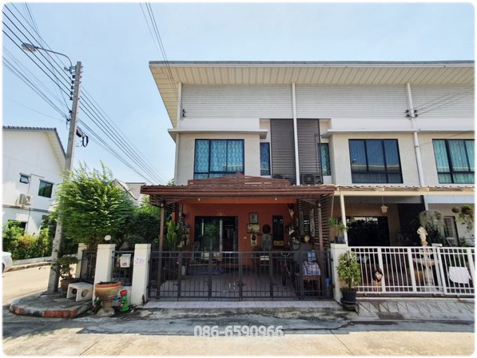 ขายบ้านทาวน์โฮม 2 ชั้น โมดิ วิลล่า ปิ่นเกล้า – วงแหวน 3 ห้องนอน 2 ห้องน้ำ จอดรถได้ 2 คัน พื้นที่ใช้สอย 122 ตร.ม. หลังมุม 26.1 ตร.ว. พื้นที่เยอะ บรรยากาศดี ราคาถูก