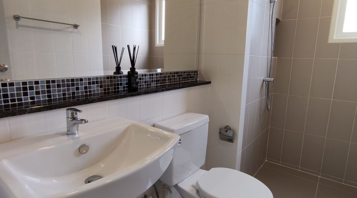 Bathroom_Fl2