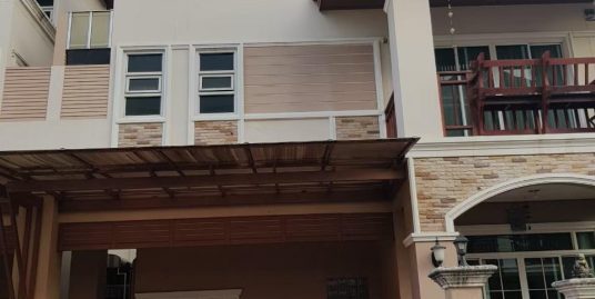 ขายบ้าน 3 ชั้น หมู่บ้านนนทรีวิลล่า 42.3 ตร.วา พื้นที่ใช้สอย 200 ตร.ม. แปลงมุมติดสวนสาธารณะหมู่บ้าน ที่จอดรถ 2 คัน