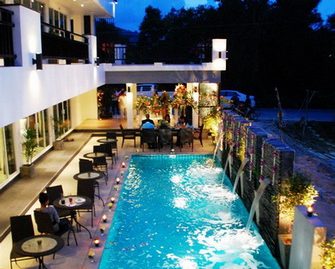 ขายอามีน รีสอร์ท หาดบางเทา ภูเก็ต 27 ล้าน 102ตร.วา 3ชั้น รีสอร์ทตกแต่งสวยงาม
