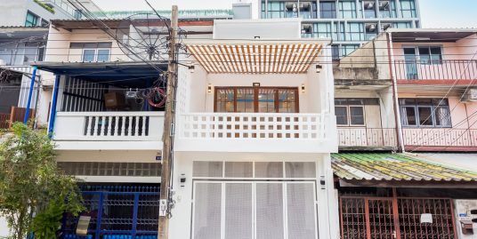 ทาวน์โฮม 3 ชั้น ลาดพร้าว 109 แยก 1