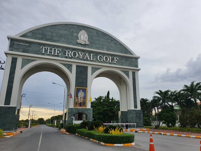 ที่ดินใน The Royal Golf&Country Club ลาดกระบัง แปลงมุม 2 ไร่ อยู่ตรงทางเข้าสนามกอล์ฟ ติดถนนโครงการ