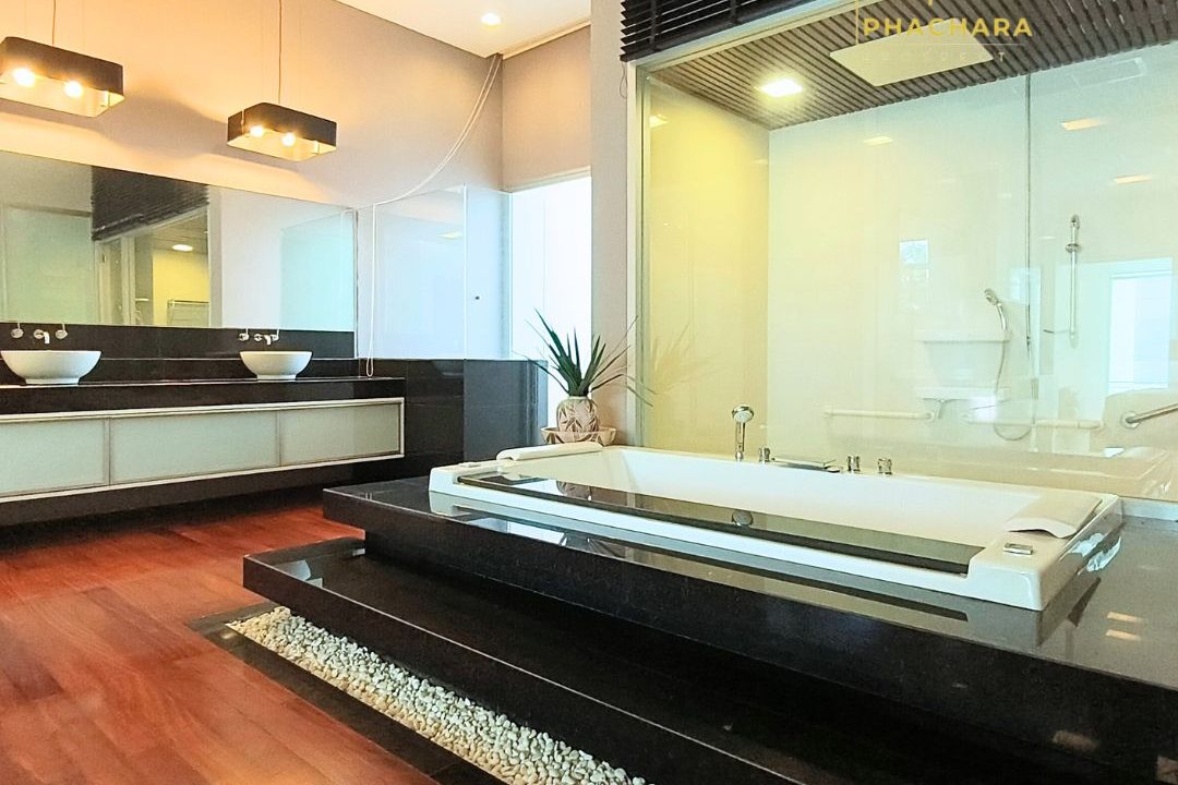 15The Landmark Residenceห้องน้ำใหญ่ ชั้น 2