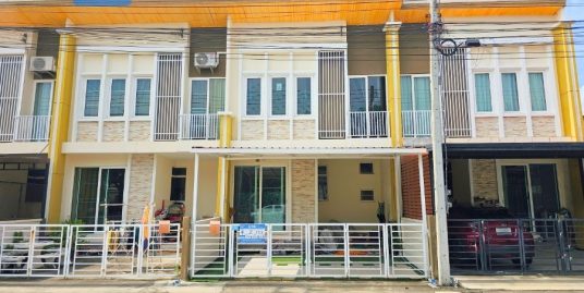 ขาย!! ทาวน์โฮมหน้าสวน ต้นโครงการ โกลเด้น ทาวน์ 2 พระราม 2 ขนาด 19 ตร.ว. พันท้ายนรสิงห์ เมืองสมุทรสาคร : Golden Town 2 Rama 2