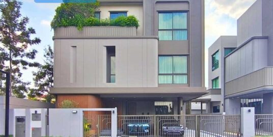 ขาย/ให้เช่า บ้านเดี่ยว 3 ชั้น แกรนด์ บางกอก บูเลอวาร์ด ดอนเมือง-แจ้งวัฒนะ (ขนาด 76 ตร.ว.) ระดับ Luxury เป็นบ้านตัวอย่างตกแต่งพร้อมเข้าอยู่ ติดถนนศรีสมาน ใกล้ทางด่วนอุดรรัถยา ปากเกร็ด นนทบุรี : Grand Bangkok Boulevard Donmueang-Chaengwattana